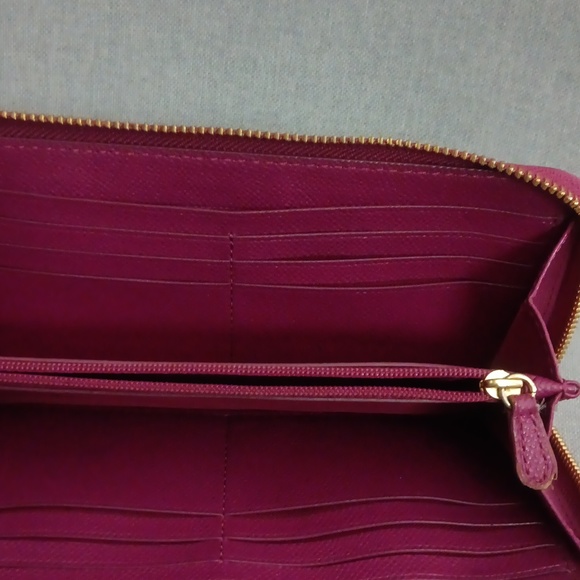 Coach - Picture 5 of 5